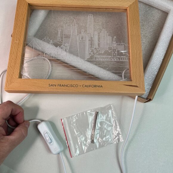 NEW San Francisco Skyline Light LED USB Powered Plug Beechwood Frame Light Up - Picture 7 of 10
